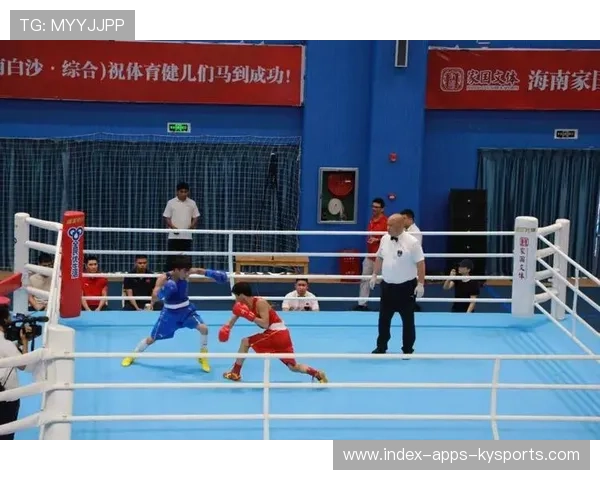 火爆冲突！拳击选手赛后冲向裁判吓坏所有人